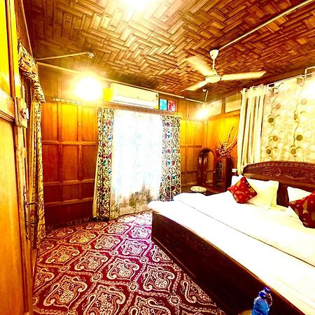 Lake Palace Group Of House Boats Srīnagar 外观 照片