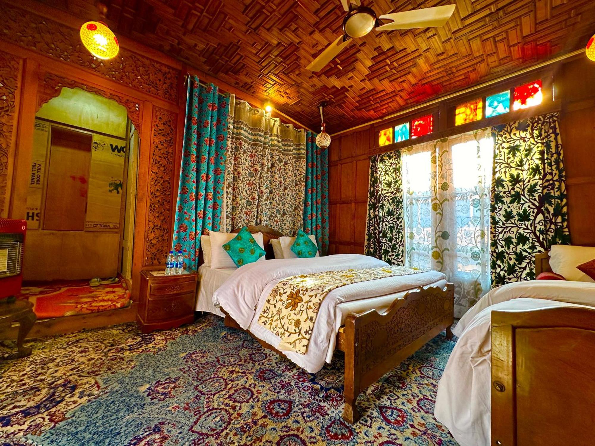 Lake Palace Group Of House Boats Srīnagar 外观 照片