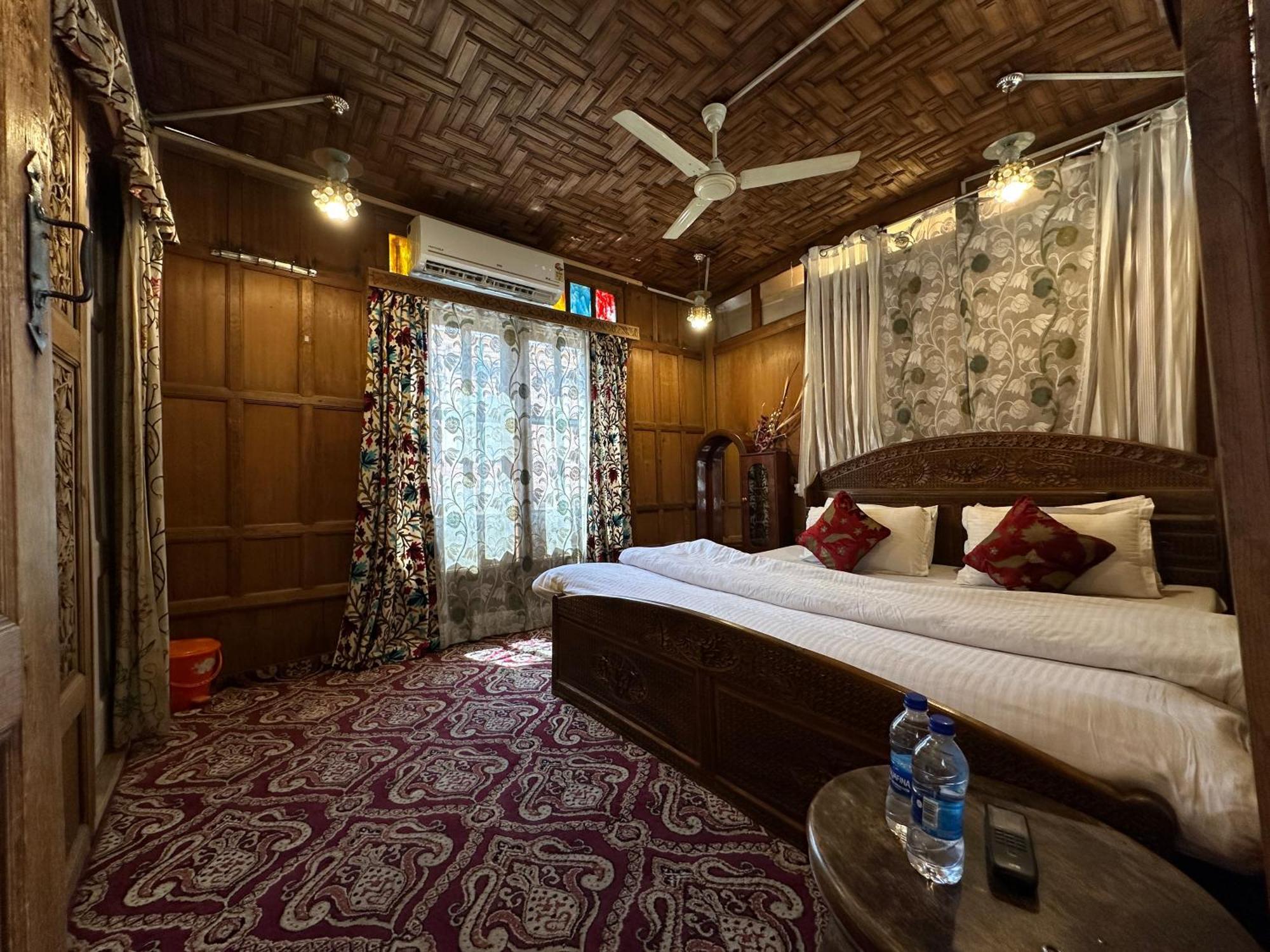 Lake Palace Group Of House Boats Srīnagar 外观 照片