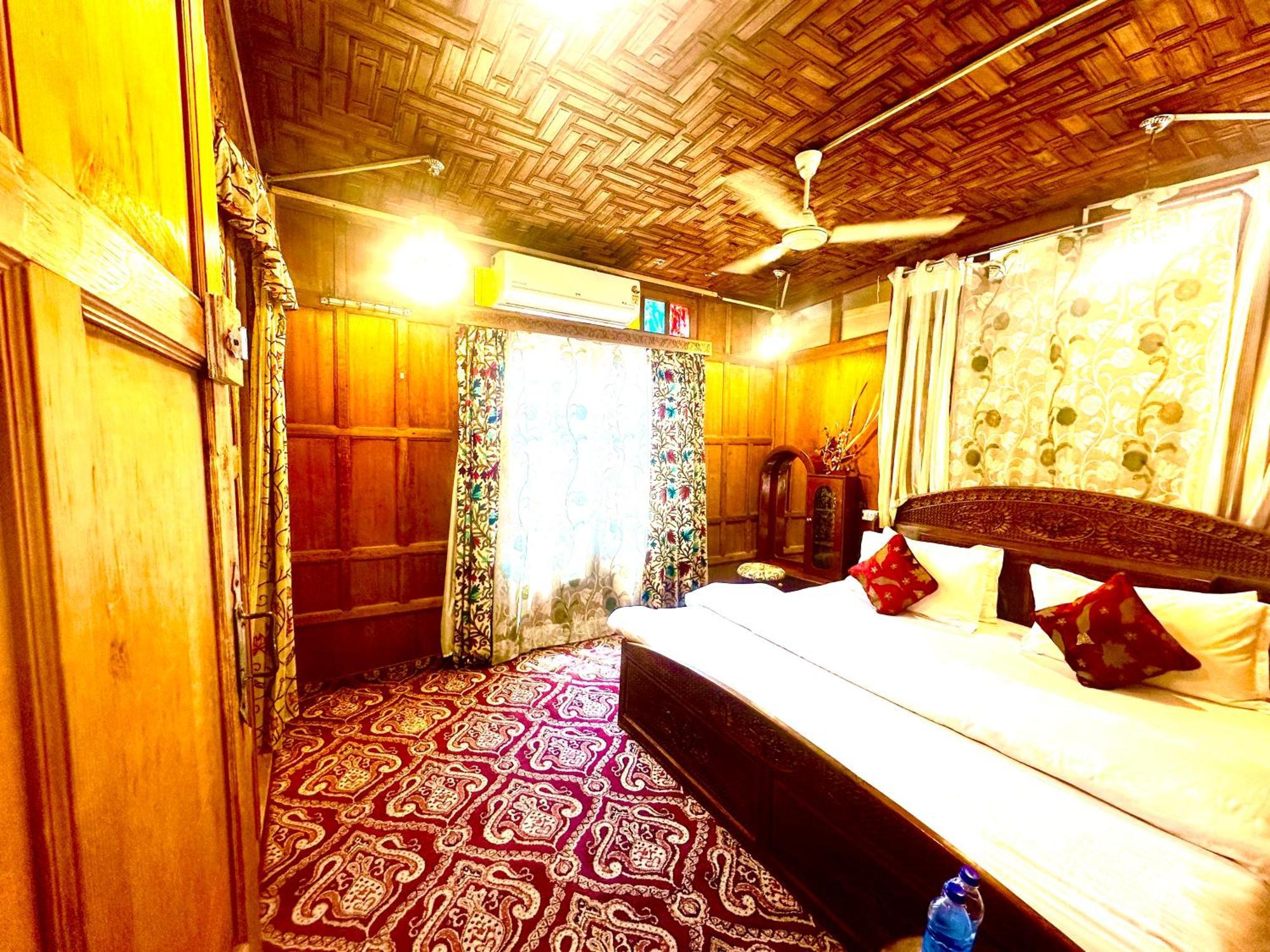 Lake Palace Group Of House Boats Srīnagar 外观 照片