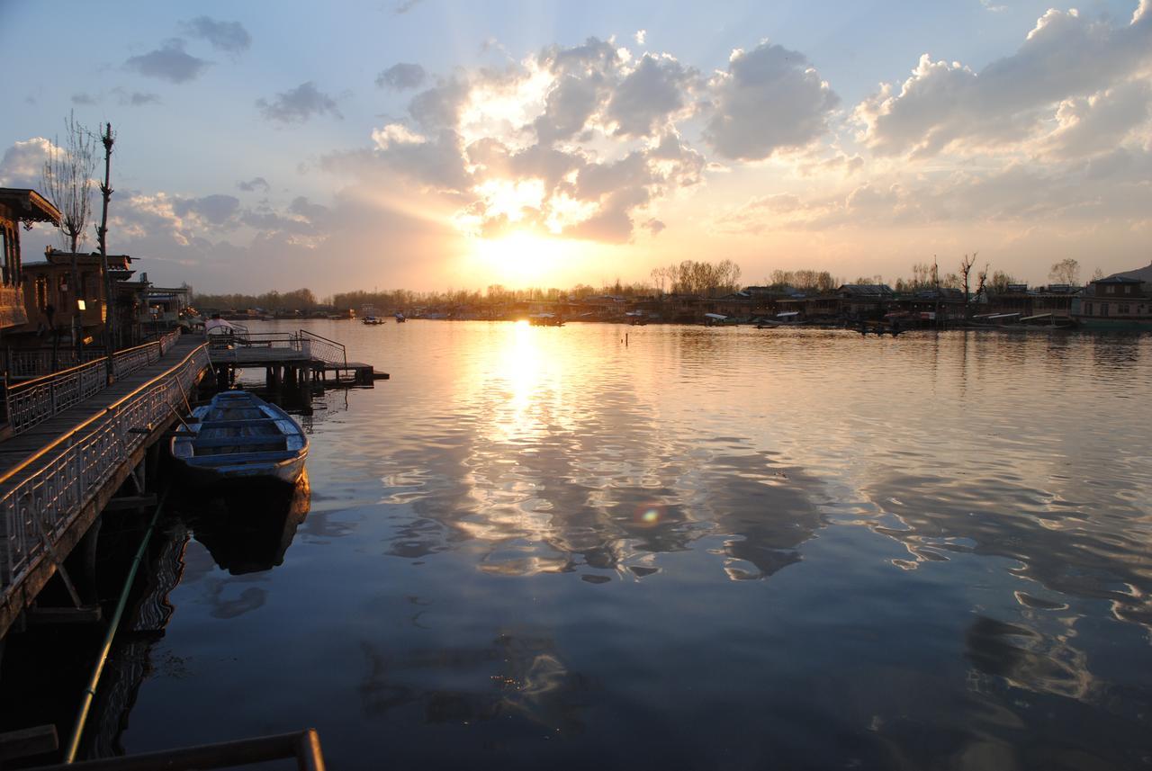 Lake Palace Group Of House Boats Srīnagar 外观 照片